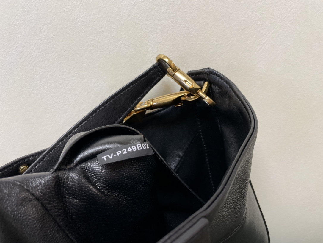 Valentino_Garavani_StudS